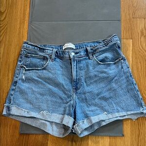 Abercrombie & Fitch mid rise baggy short